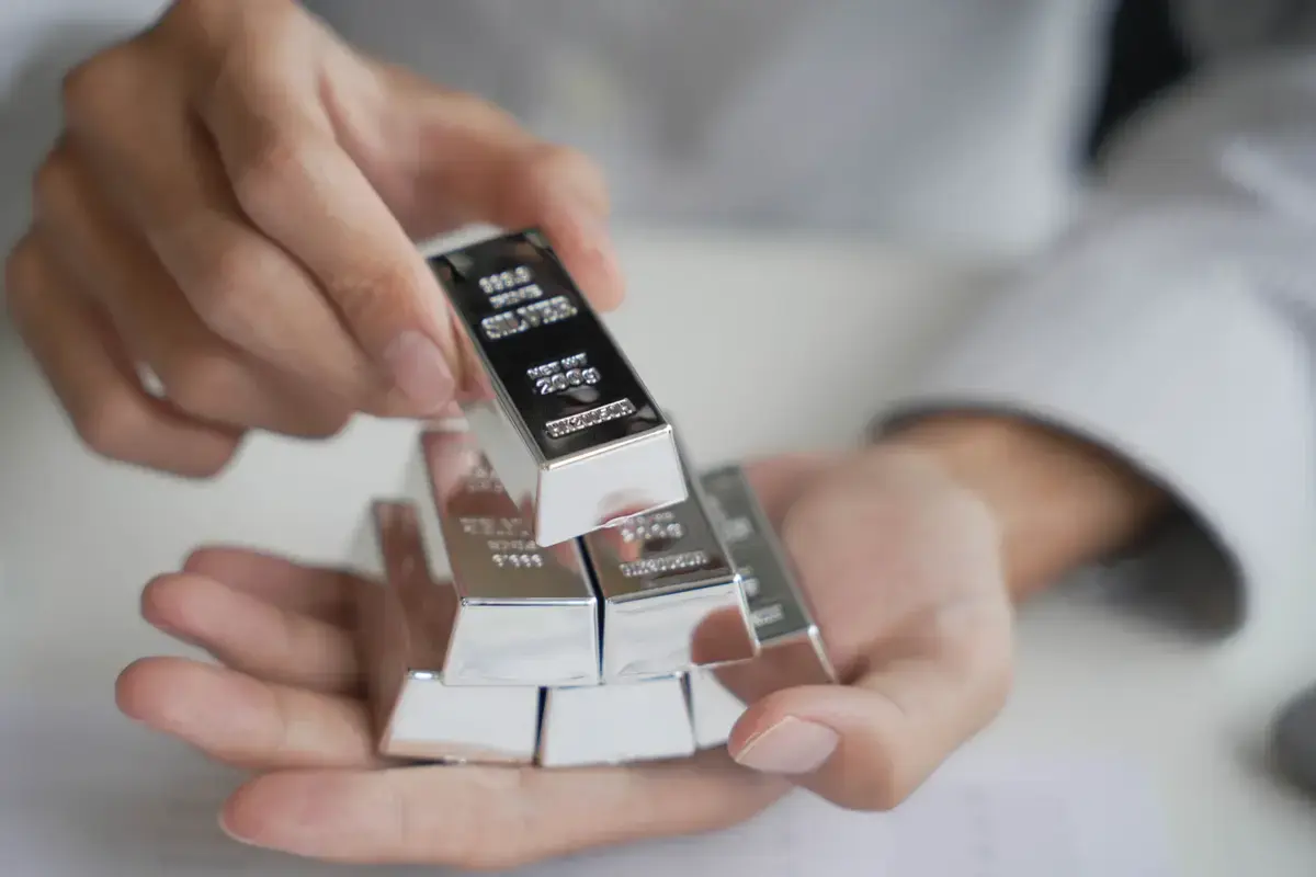 Capital Gains Tax on Gold & Silver in Ontario: 2026 Guide article thumbnail