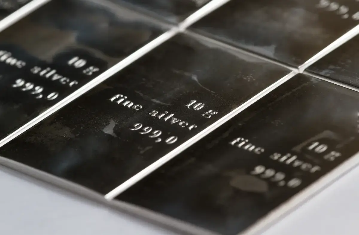 <u>No credit check loans</u> Toronto - Luxury watch and gold combination collateral for business bridge financing