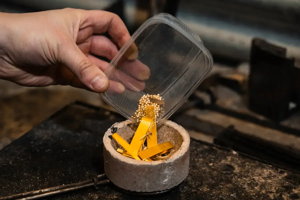 <em>Silver refining Toronto</em> Canada - Electrolytic recovery from sterling scrap achieving 95% purity